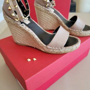 VALENTINO GARAVANI ROCKSTUD ESPADRILLE WEDGE SANDAL